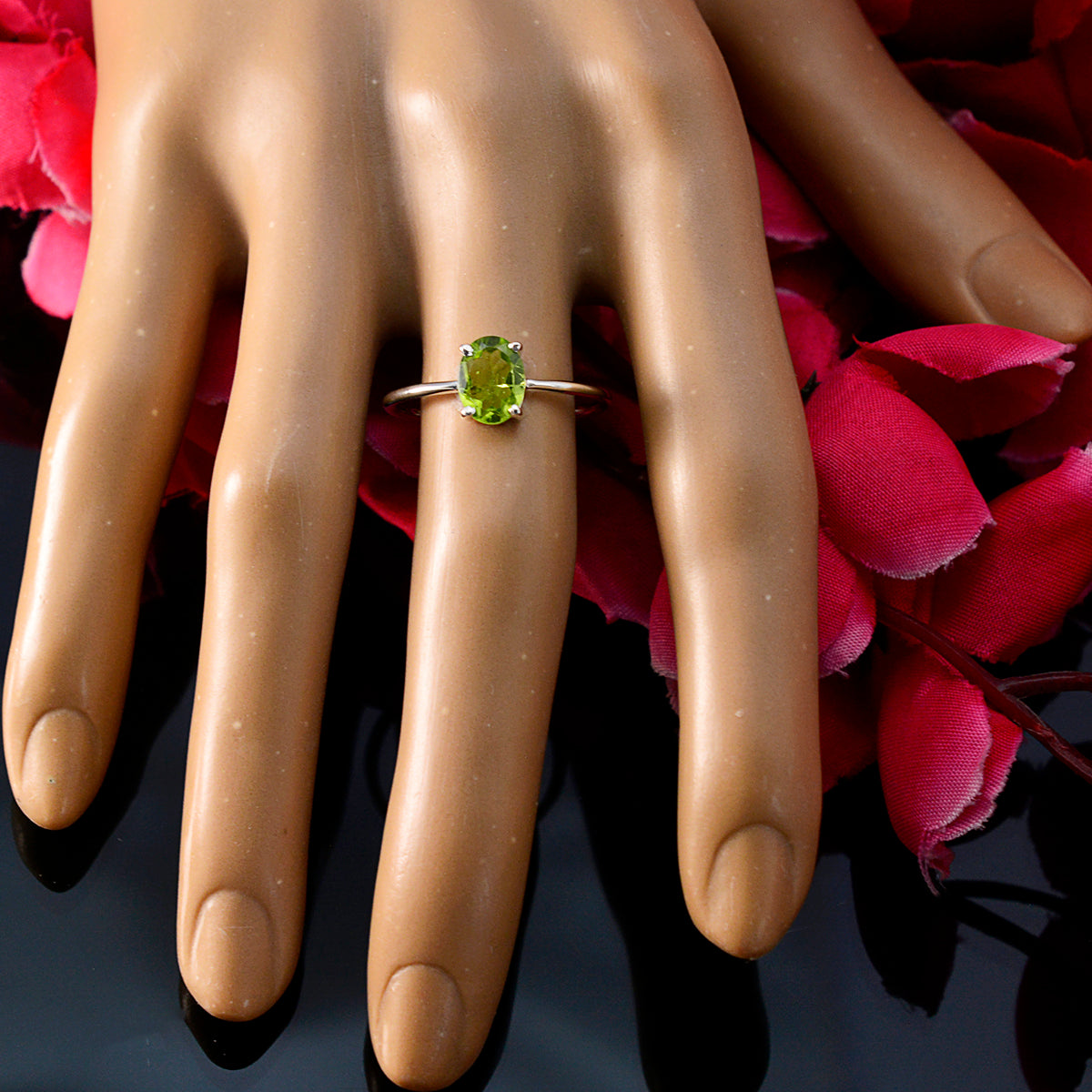 Pauline Glamorous Green Solitaire Ring