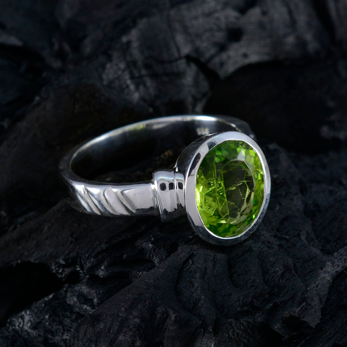 Alice Fairytale Green Solitaire Ring