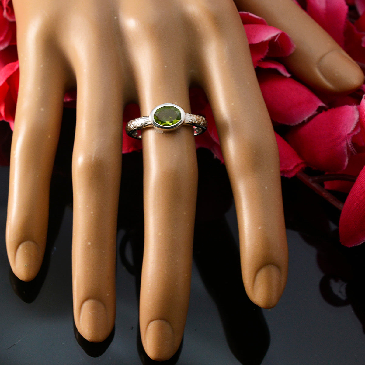 Siti Twist Green Solitaire Ring