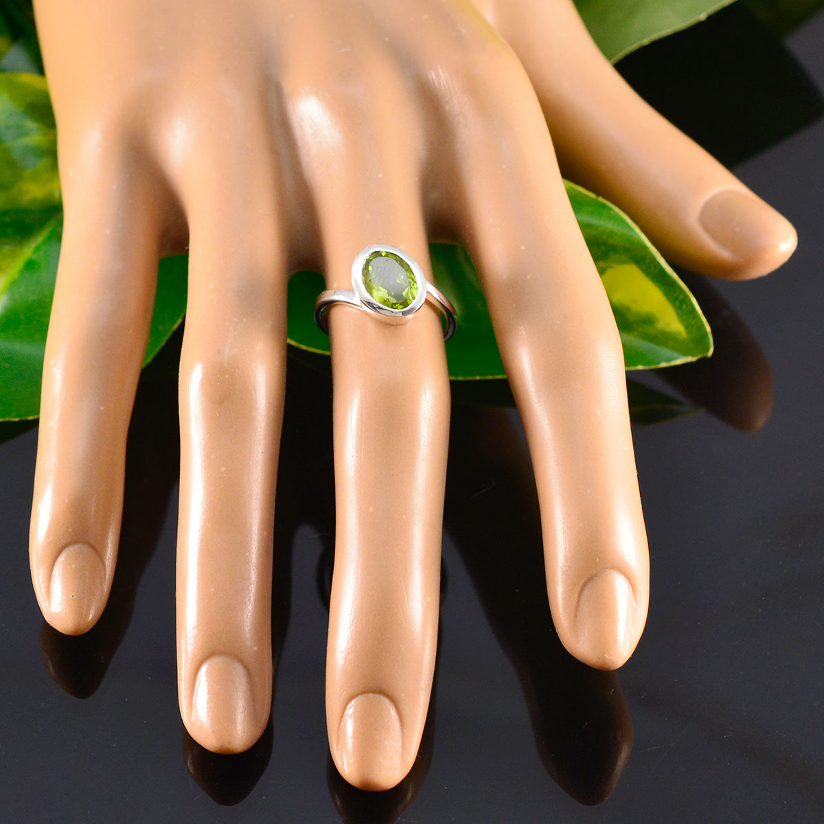 Siti Abstract Green Solitaire Ring