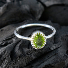 Min-seo Luxurious Green Solitaire Ring