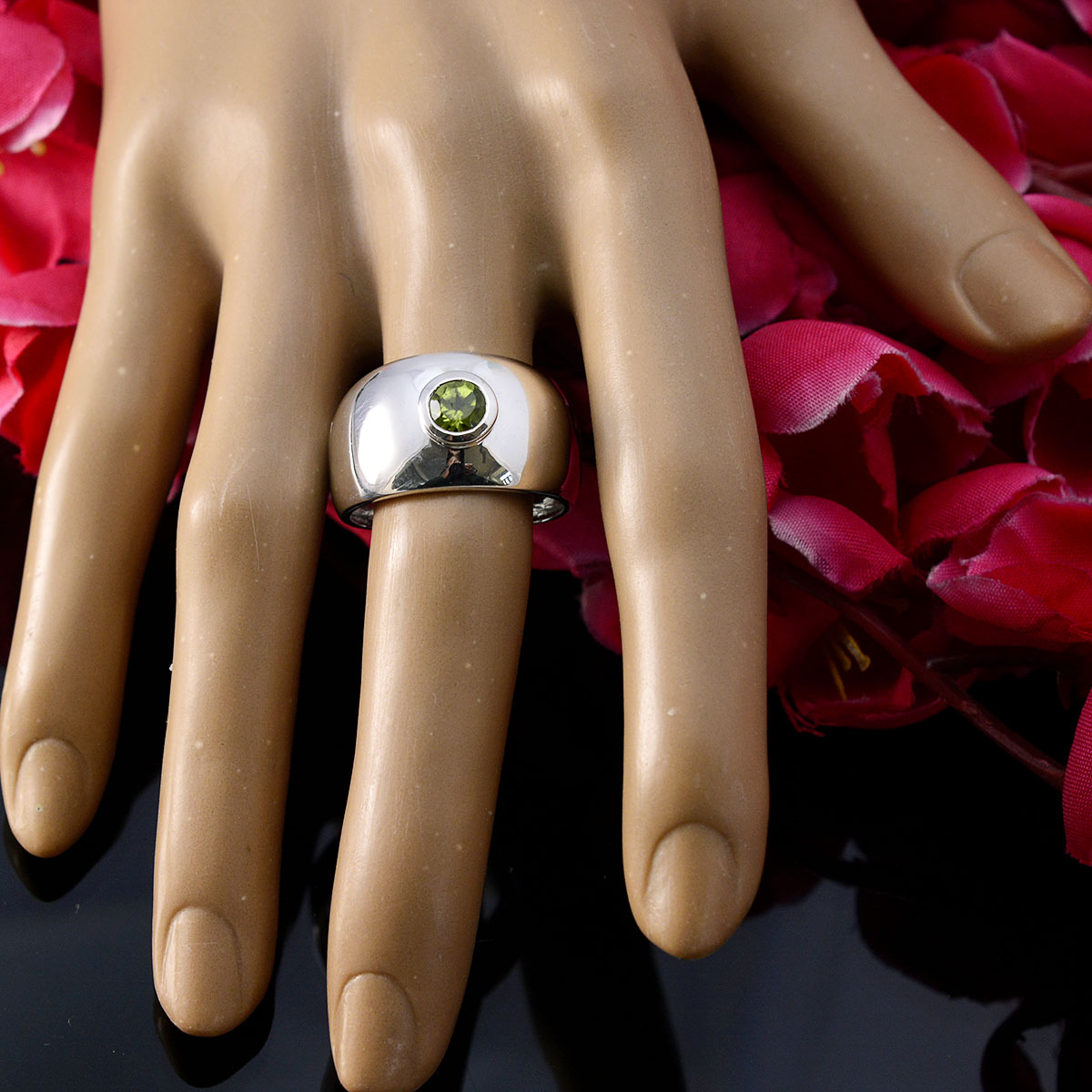 Agnes Trendy Green Solitaire Ring