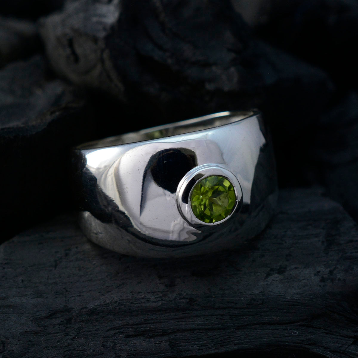 Agnes Trendy Green Solitaire Ring