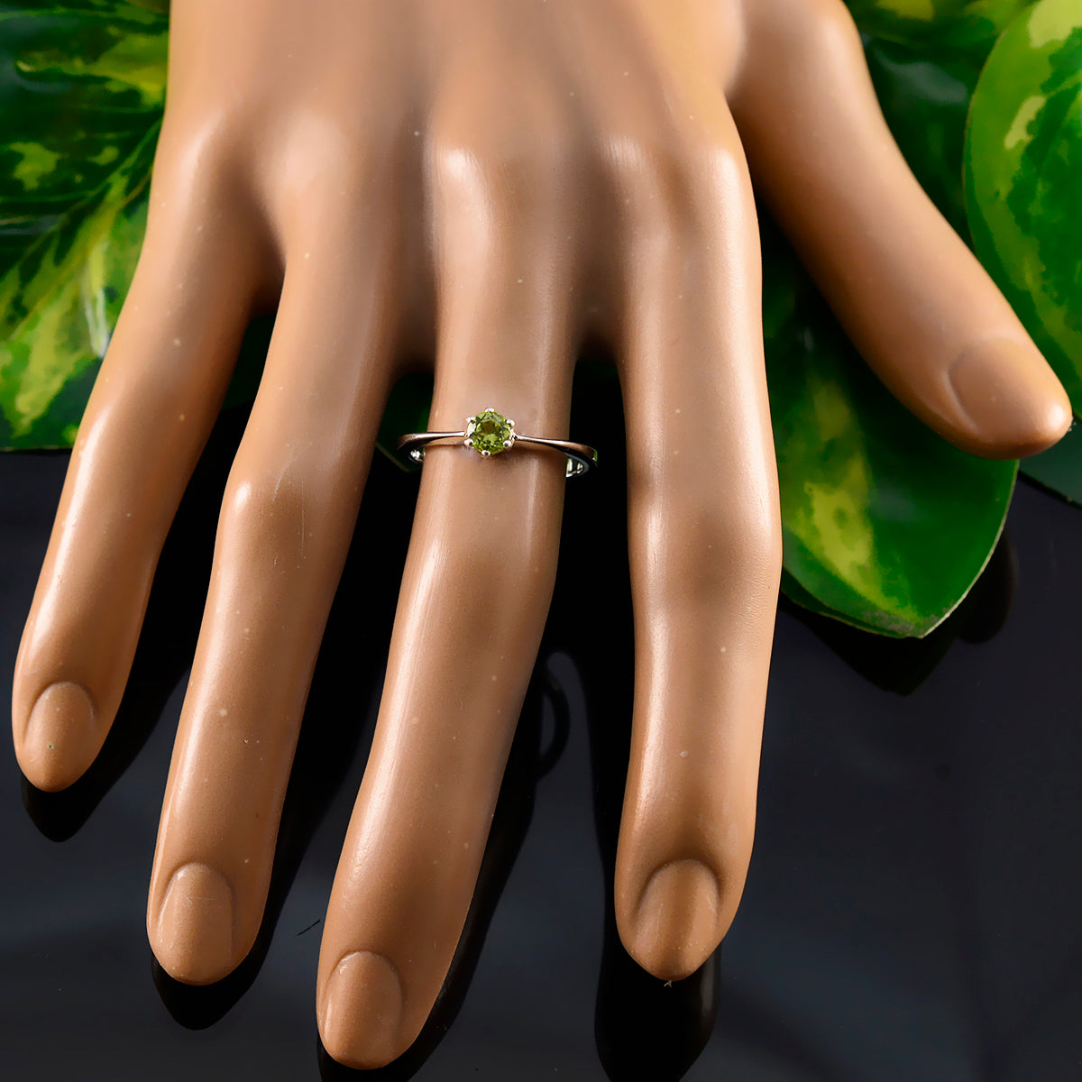 Soo-jin Luxurious Green Solitaire Ring