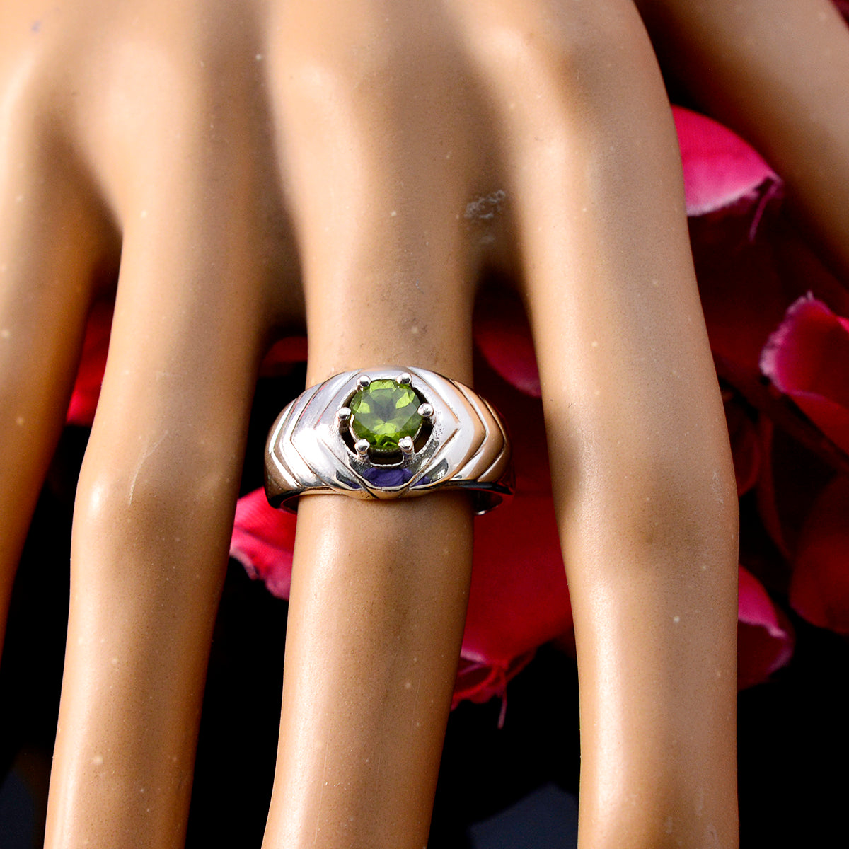 Maria Trendy Green Solitaire Ring
