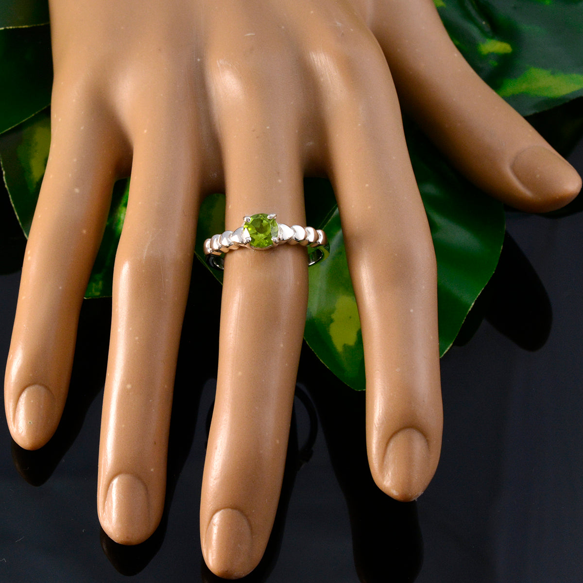 Angel Glamorous Green Solitaire Ring