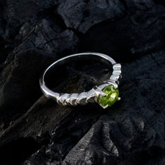 Angel Glamorous Green Solitaire Ring