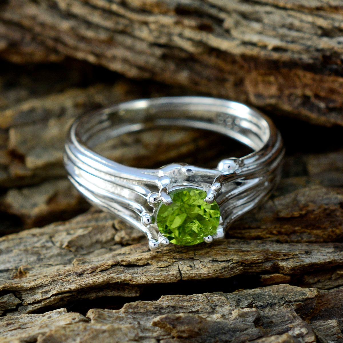 Ivana Sophisticated Green Solitaire Ring