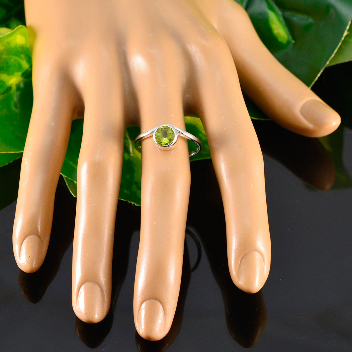 Min-seo Contemporary Green Solitaire Ring