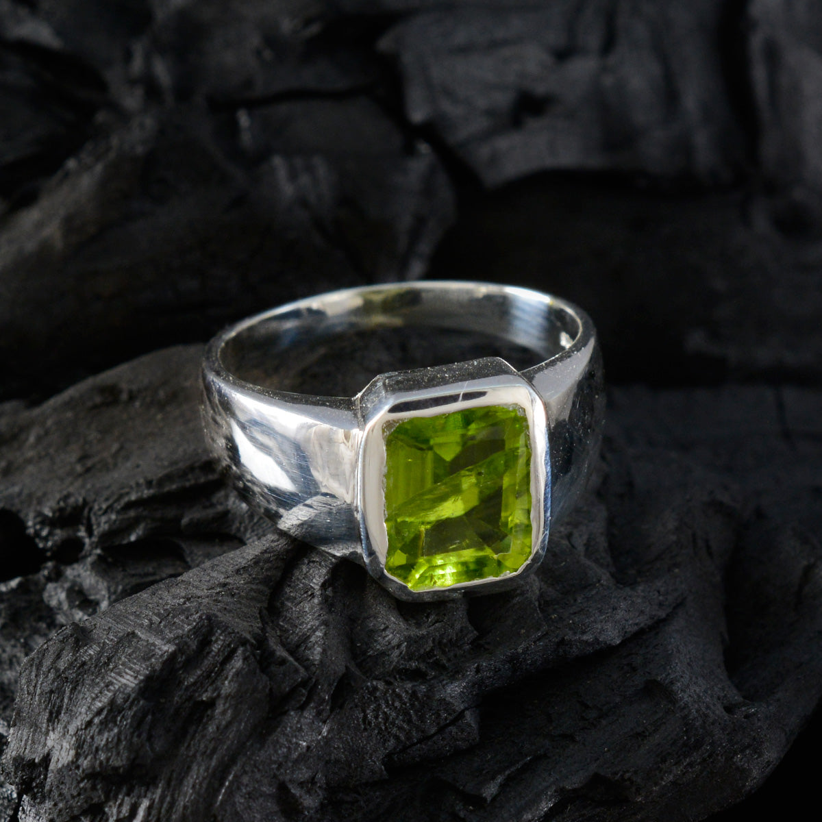 Daniela Trendy Green Solitaire Ring