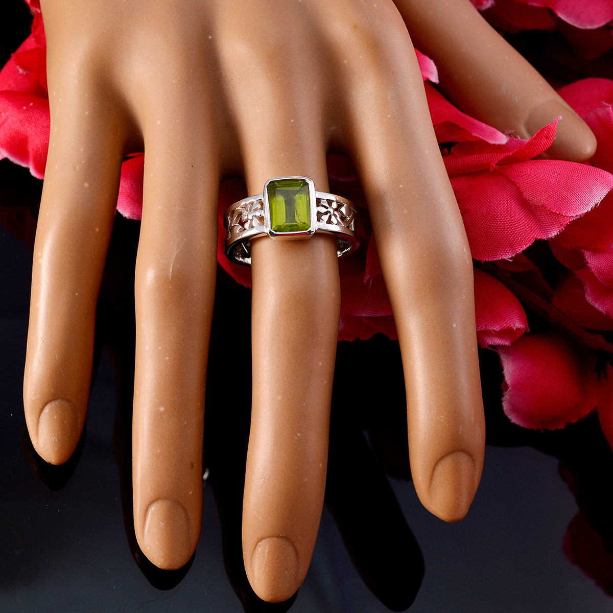 Emma Art Deco Green Solitaire Band