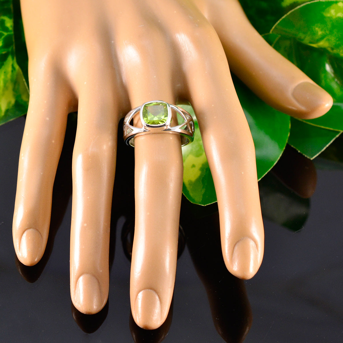 Araya Feminine Green Solitaire Ring