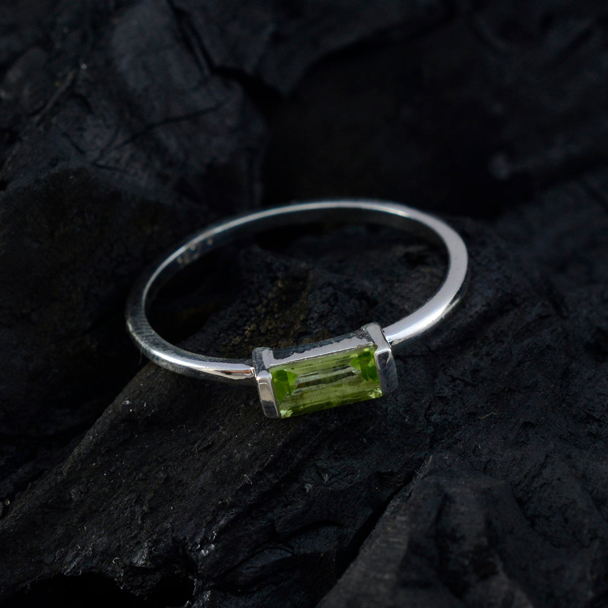 Ling Graceful Green Solitaire Ring