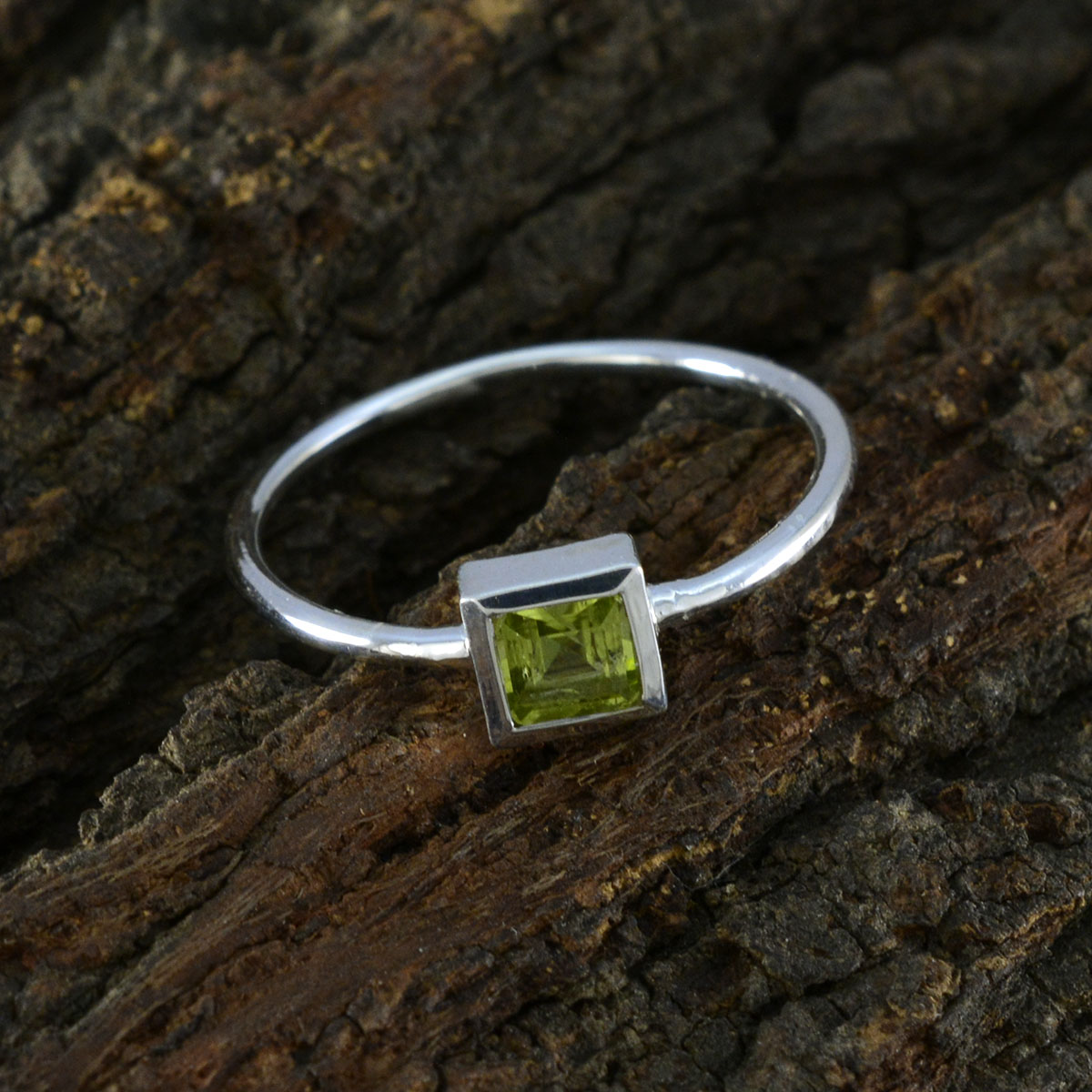 Emilia Romantic Green Solitaire Ring