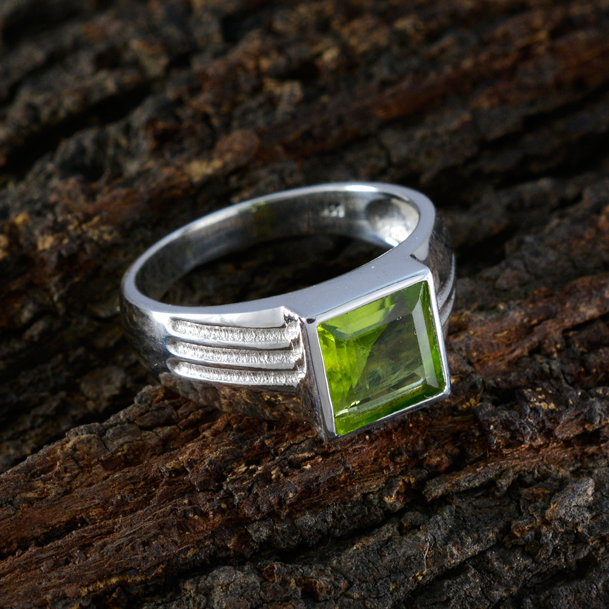 Greta Luxurious Green Solitaire Ring