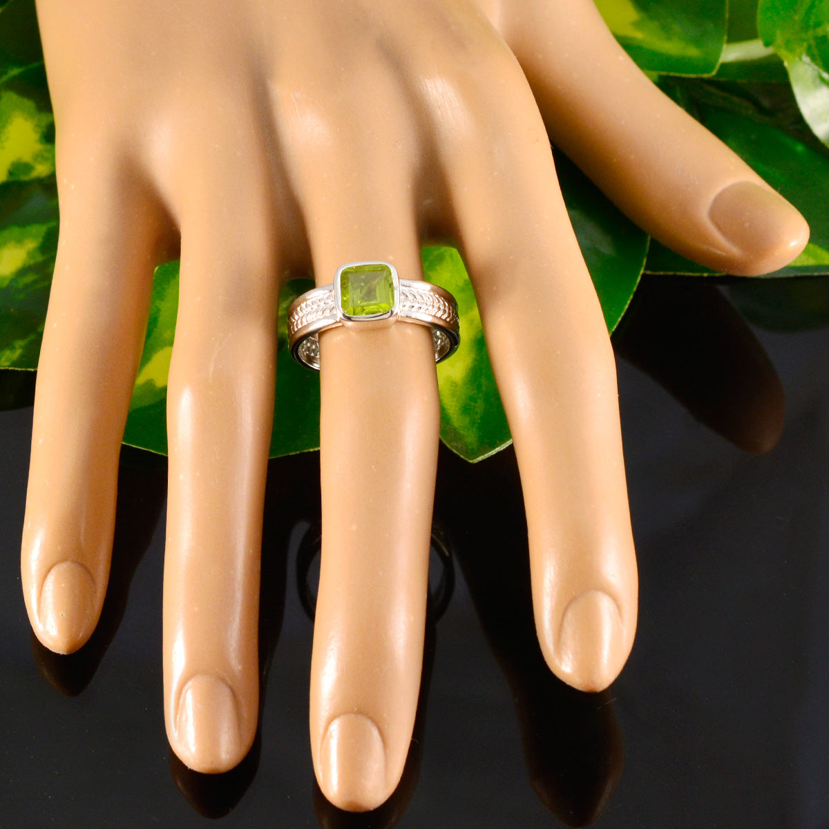 Marie Rope-Wire Green Solitaire Band