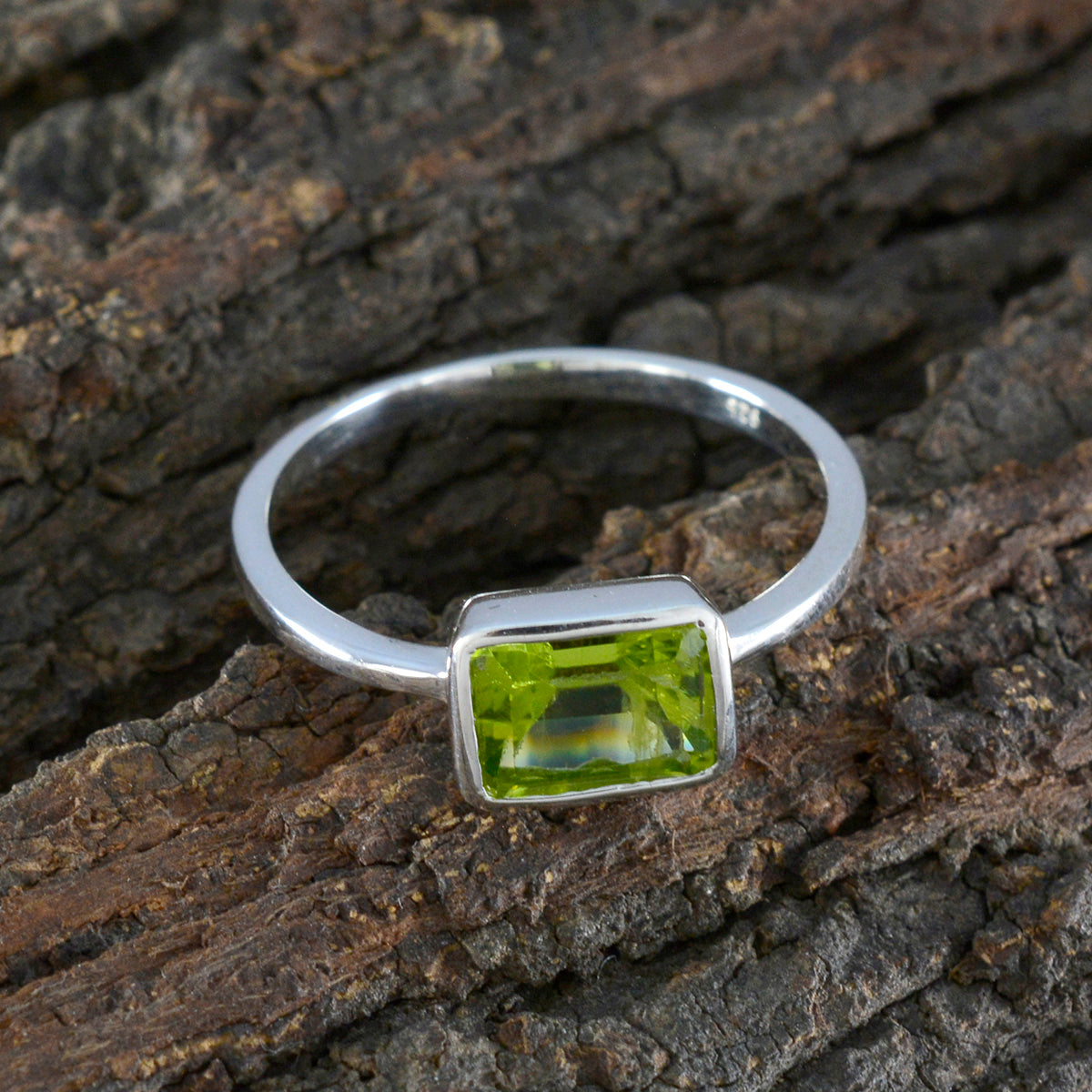 Dewi Artisan Green Solitaire Ring
