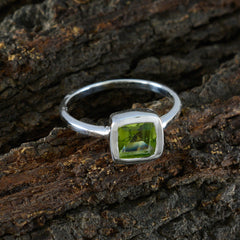 Yuna Modern Green Solitaire Ring