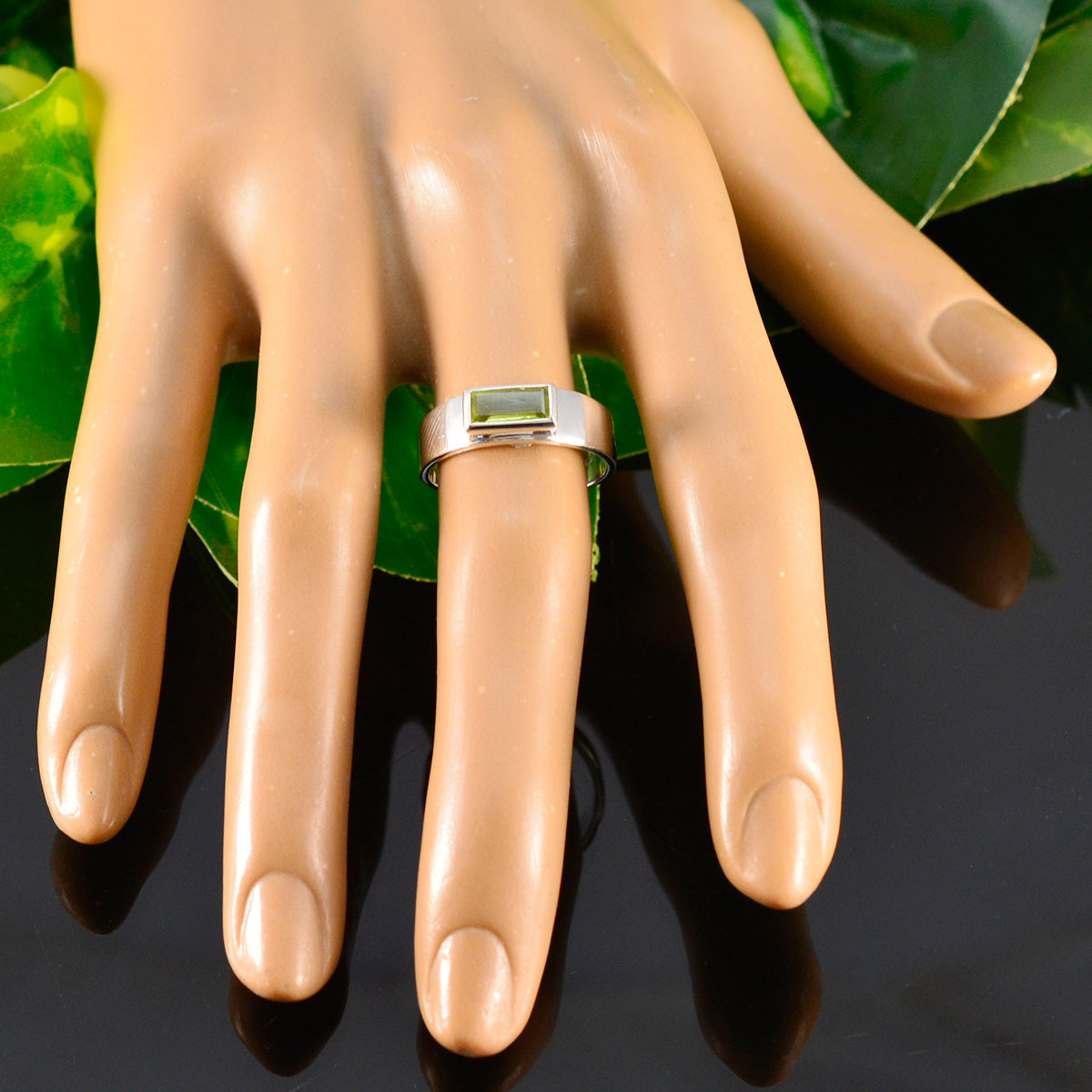 Bianca Romantic Green Solitaire Ring