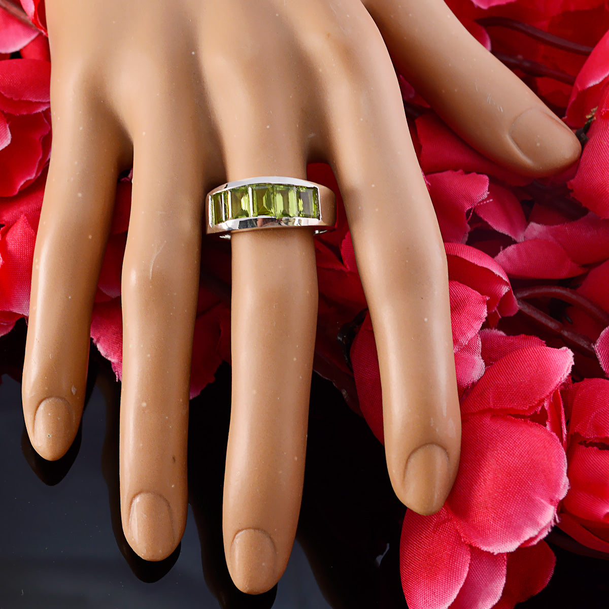 Aisha Trendy Green Penta Ring