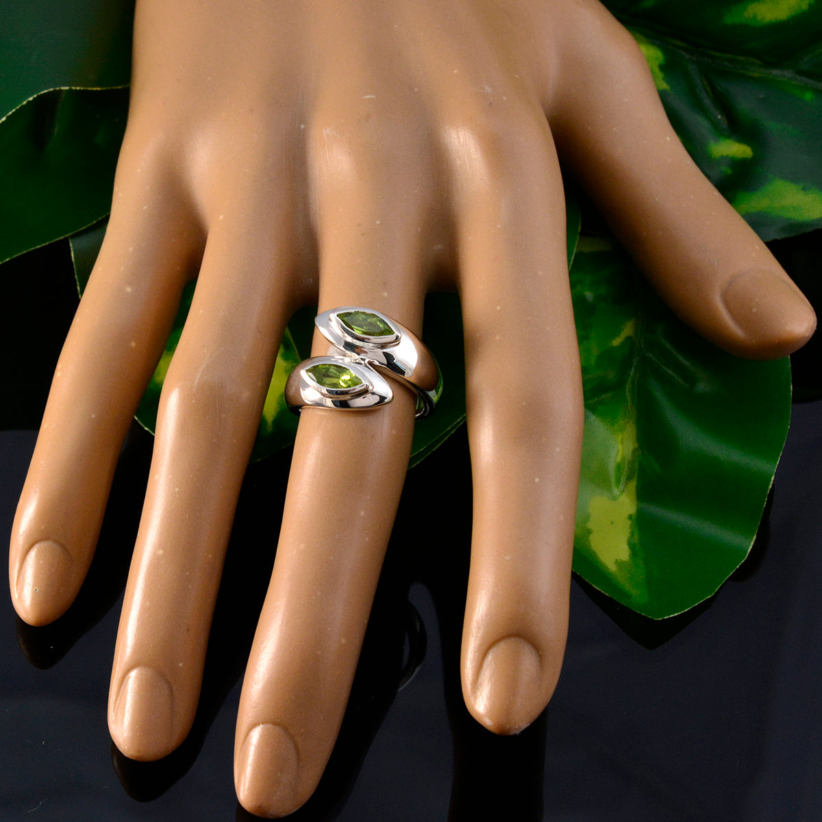 lara Abstract Green Toi et Moi Ring
