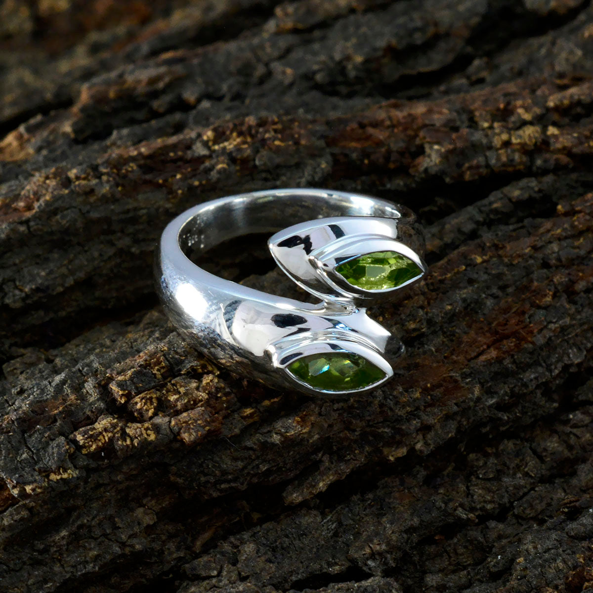 lara Abstract Green Toi et Moi Ring