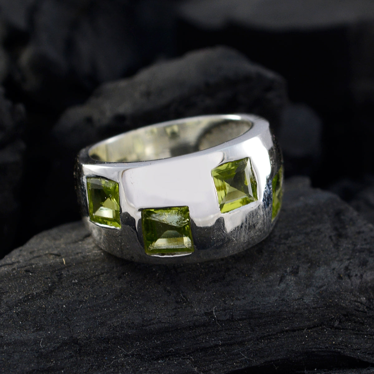 Priya Modern Green Trilogy Ring