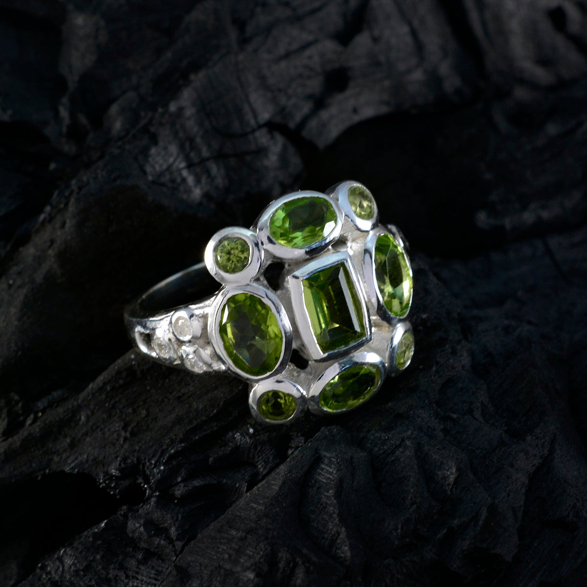 Lourdes Signet Green Navratna Ring