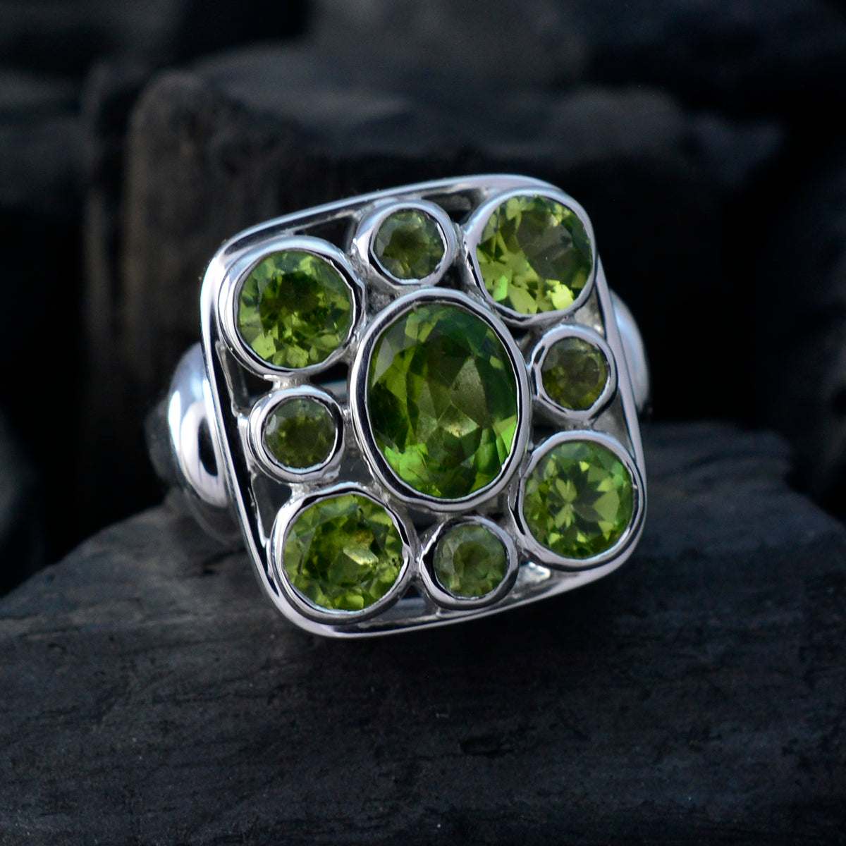 Nia Retro Green Navratna Ring