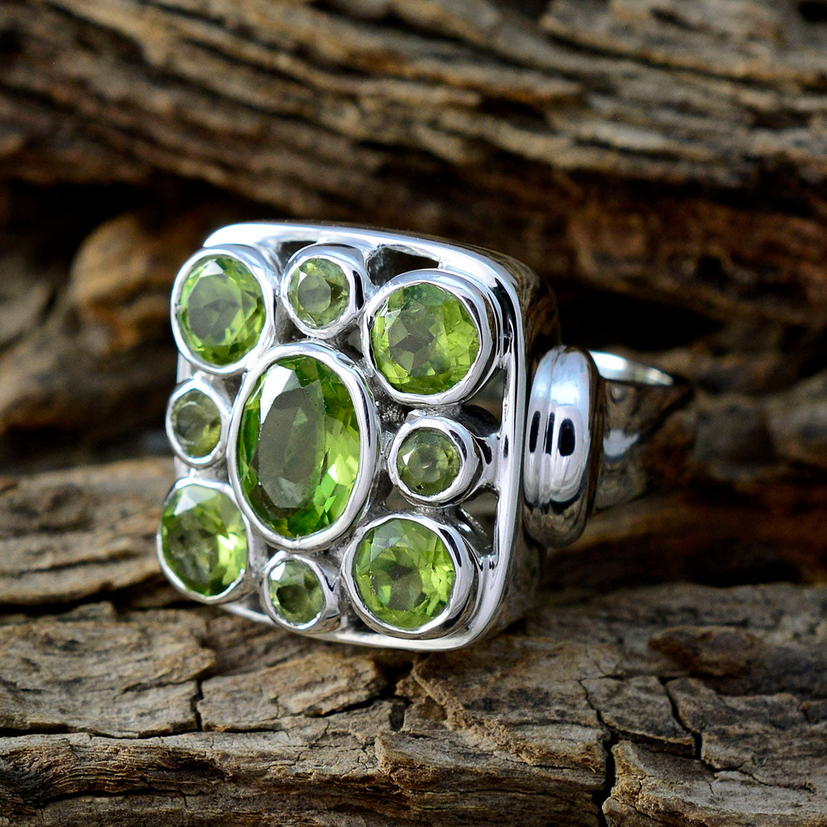 Nia Retro Green Navratna Ring