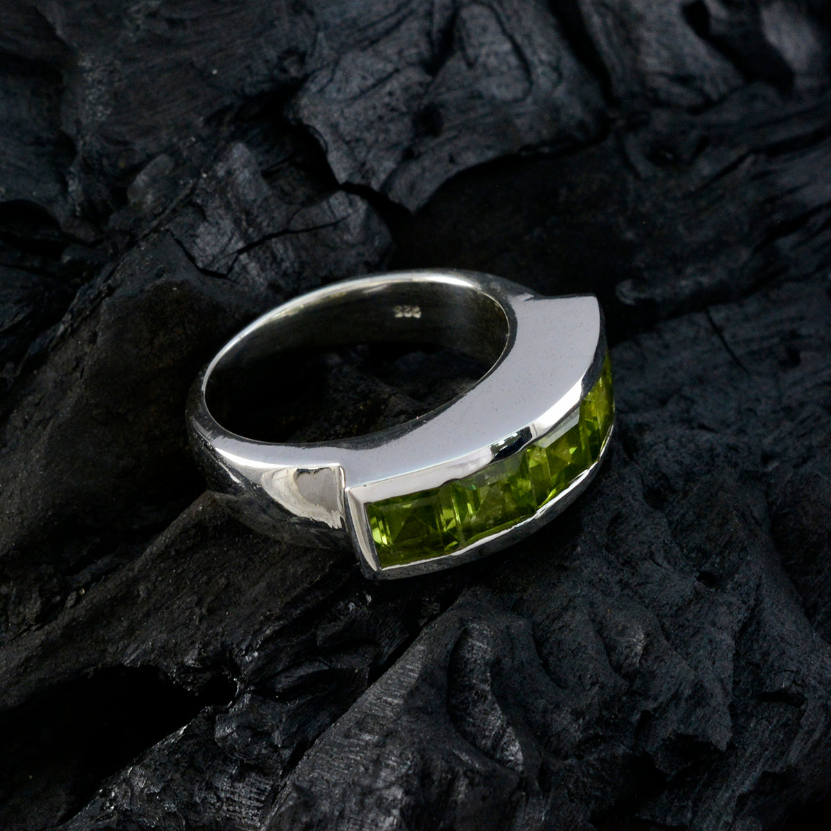 Rebeca Contemporary Green Penta Ring