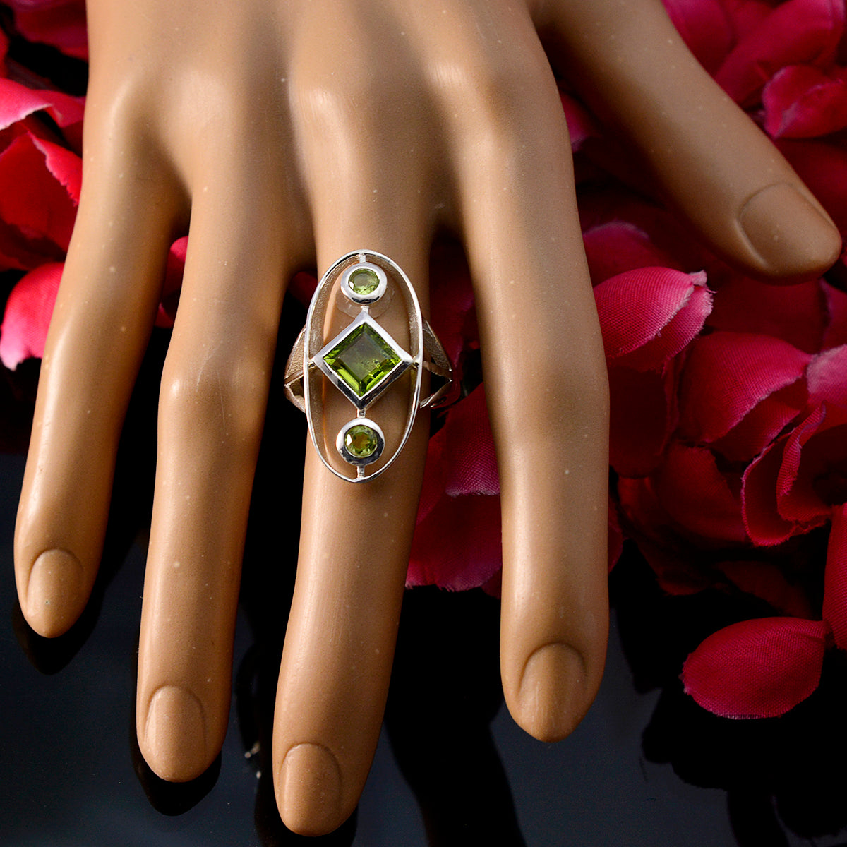 Sara Modern Green Trilogy Ring