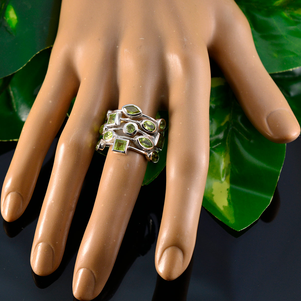 Julieta Contemporary Green multiple Ring
