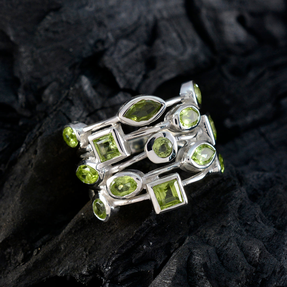 Julieta Contemporary Green multiple Ring