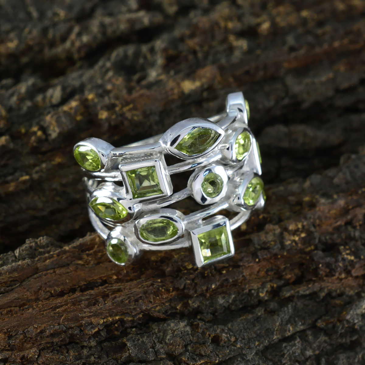 Julieta Contemporary Green multiple Ring