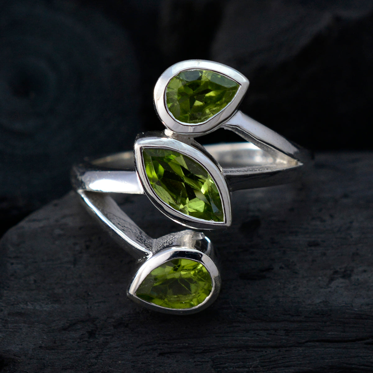Mariana Signet Green Trilogy Ring