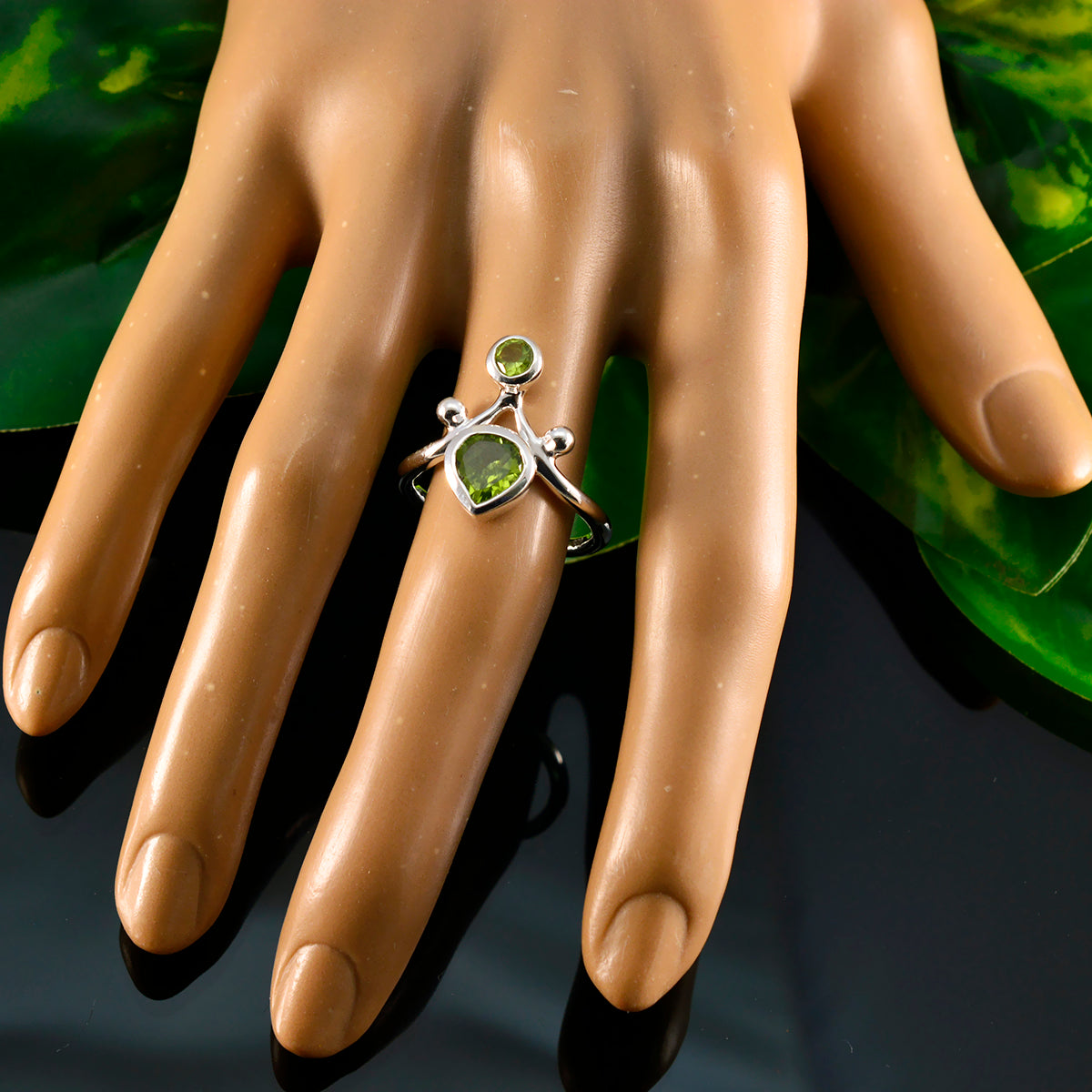 Skylar Glamorous Green Toi et Moi Ring