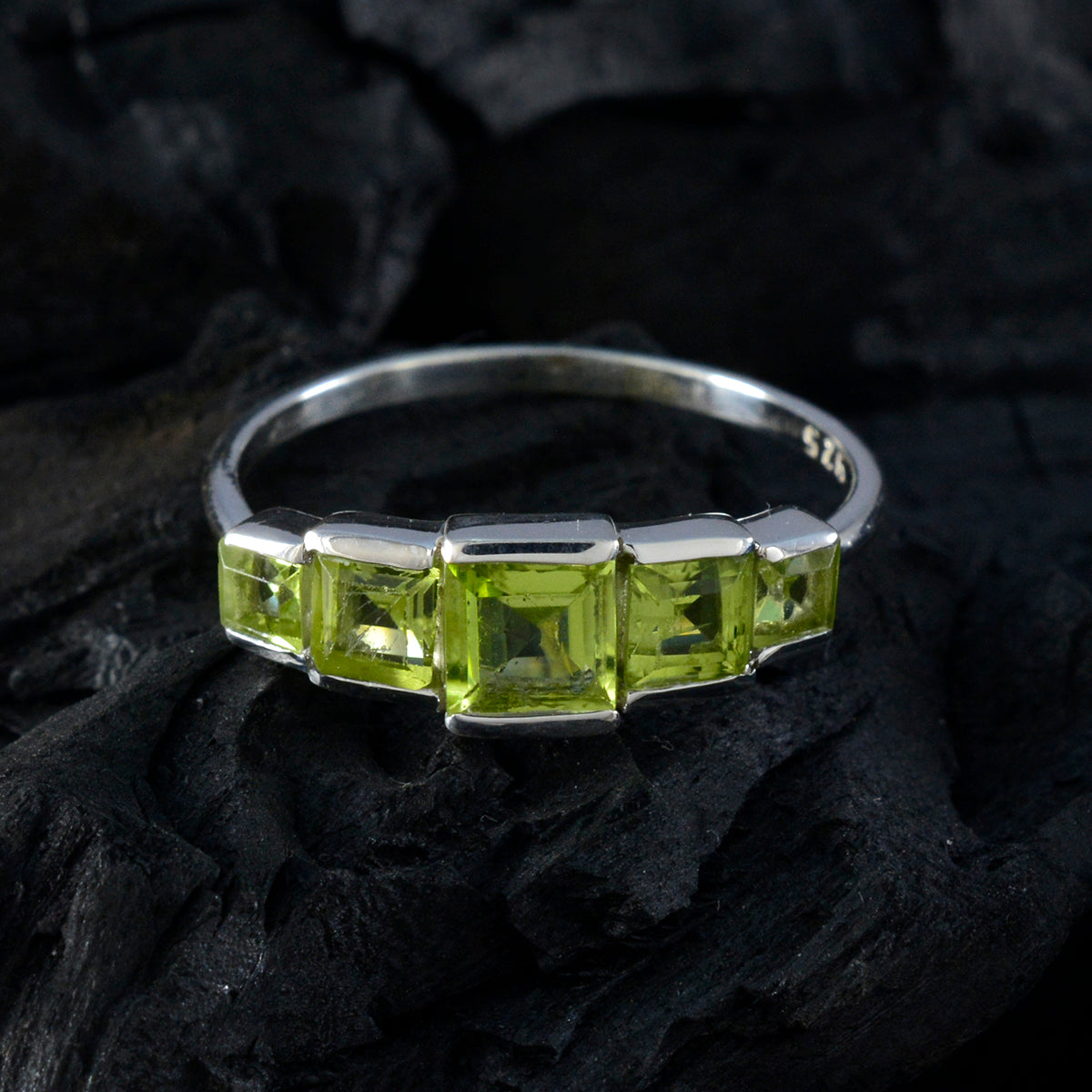 Saanvi Glamorous Green Penta Ring