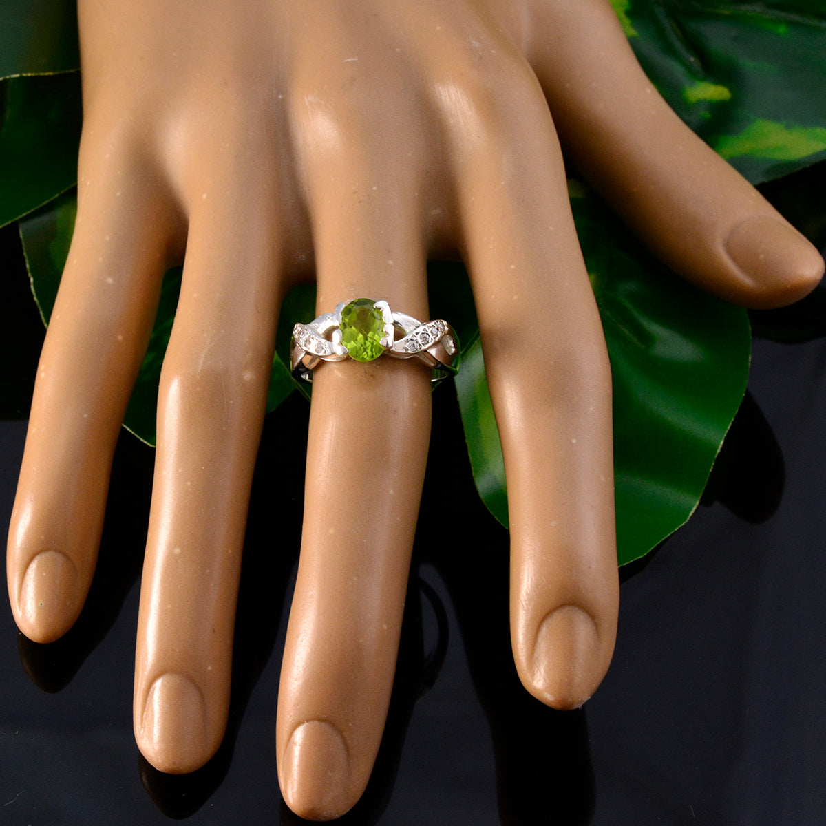 Rebeca Abstract Green Halo Ring
