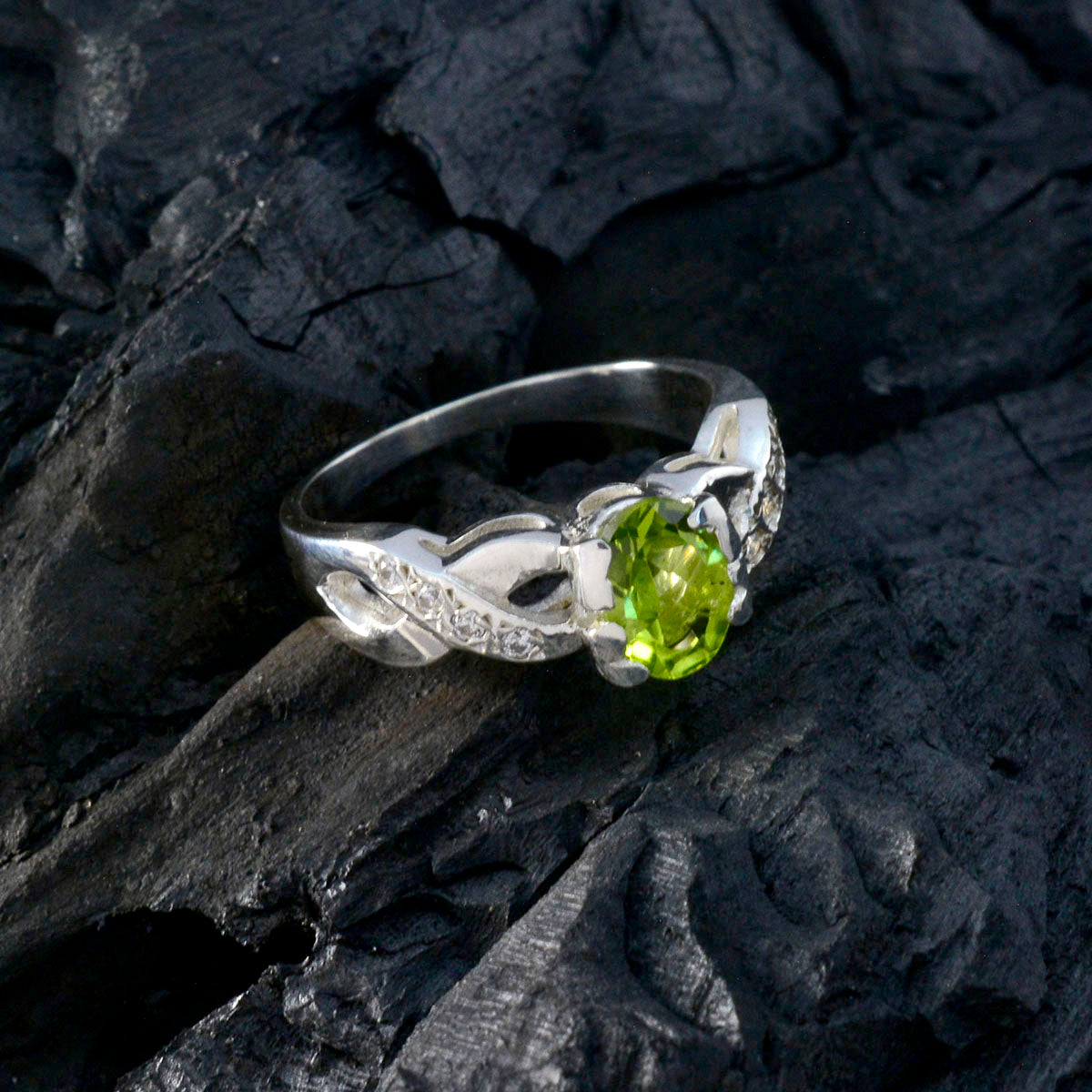 Rebeca Abstract Green Halo Ring