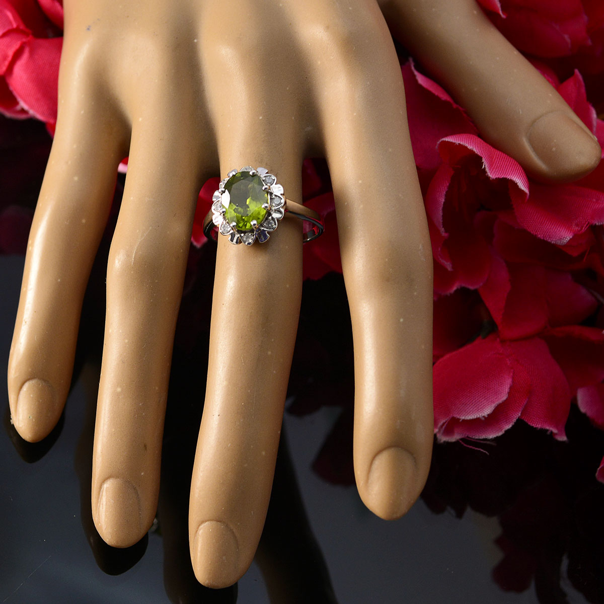Maria Glamorous Green Halo Ring