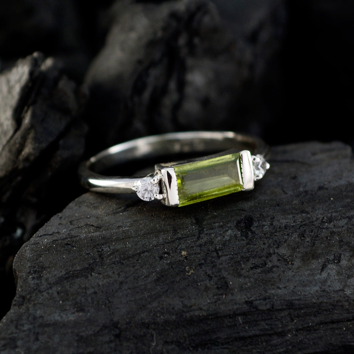 Min-seo Romantic Green Halo Ring