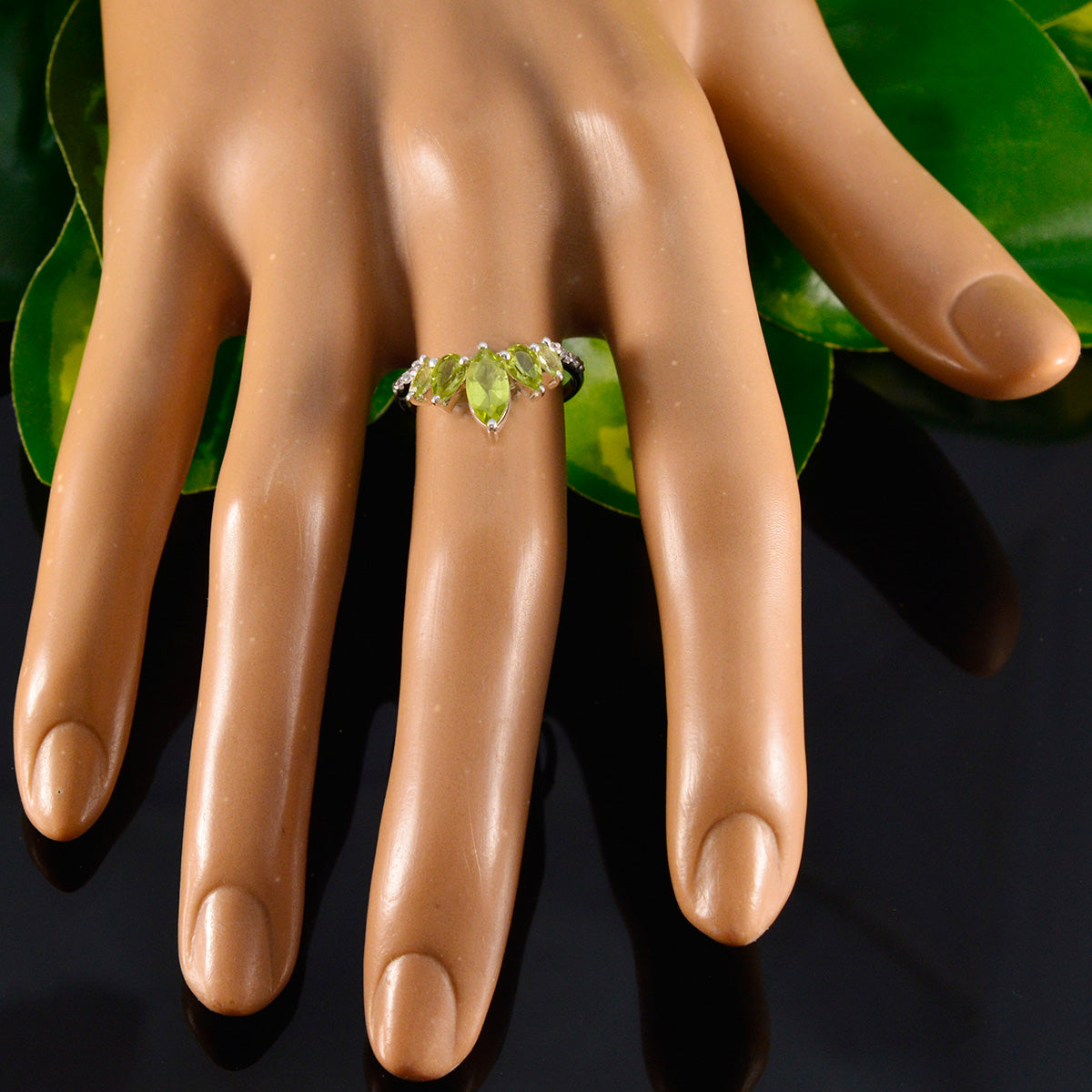 Wen crown Green Penta Ring