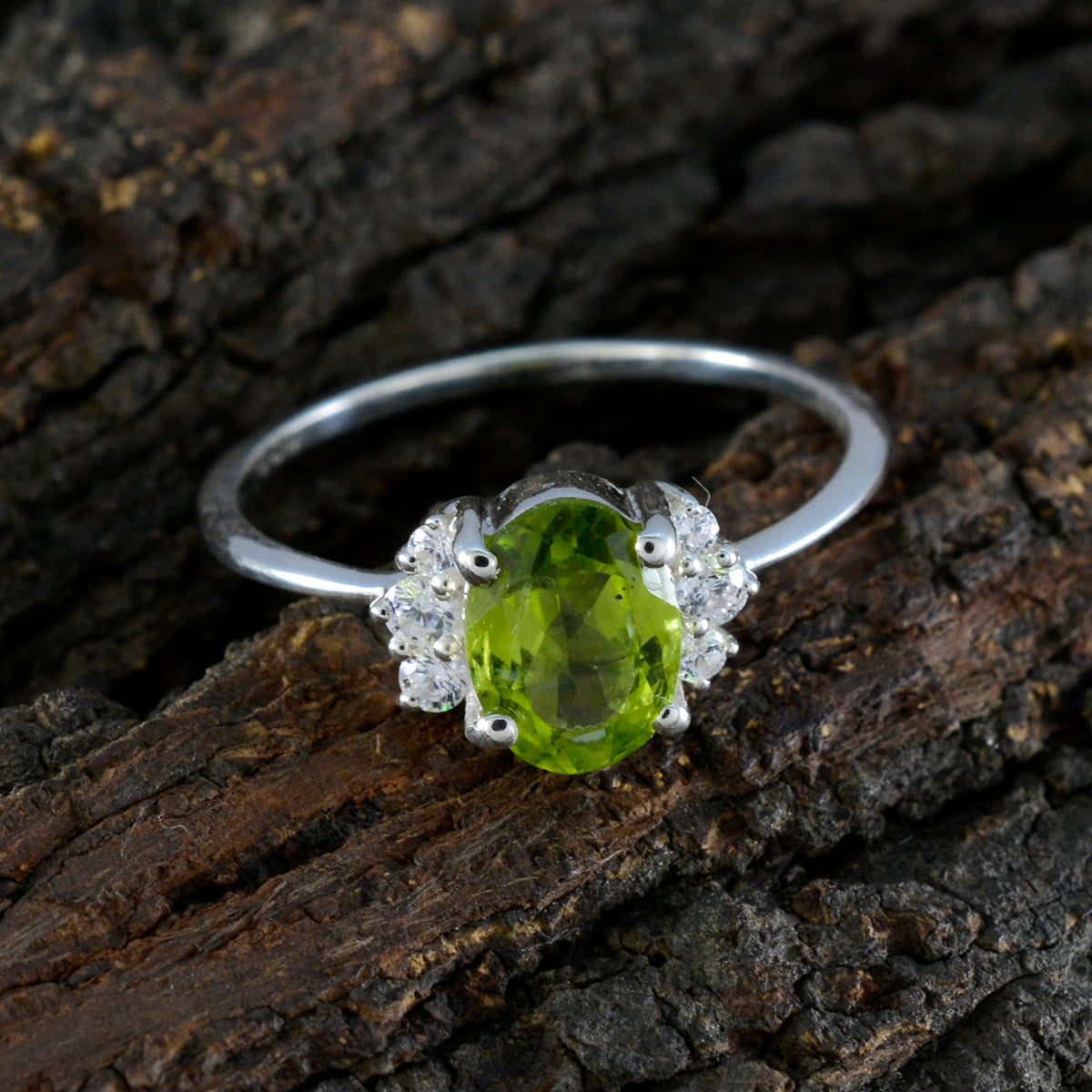 Mathilde Glamorous Green Halo Ring
