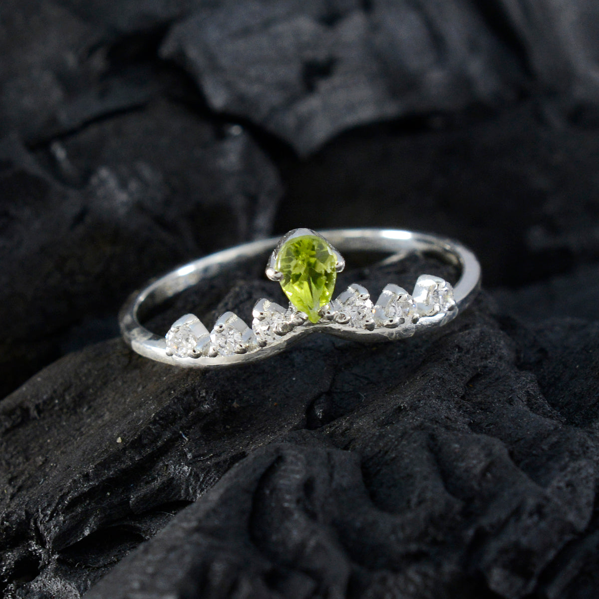 Sakura Trendy Green Halo Ring