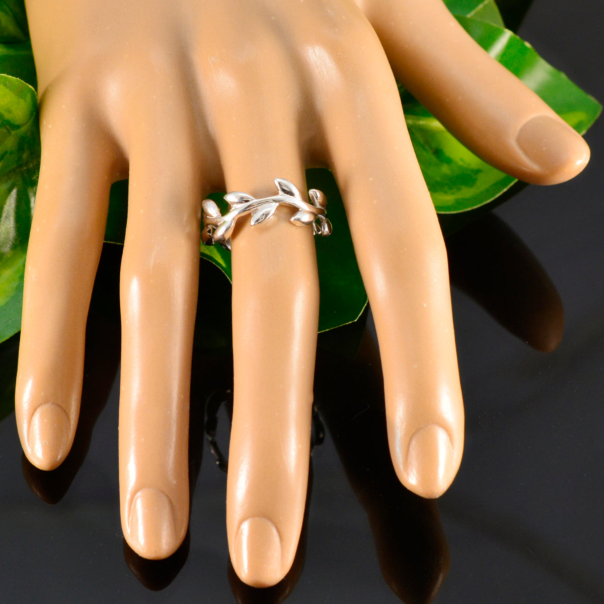 Julia Leafy Plain Plain Thumb Ring