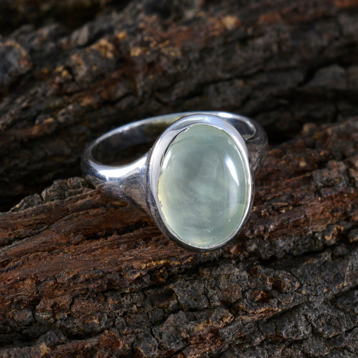 Leah Trendy Light Green Solitaire Ring