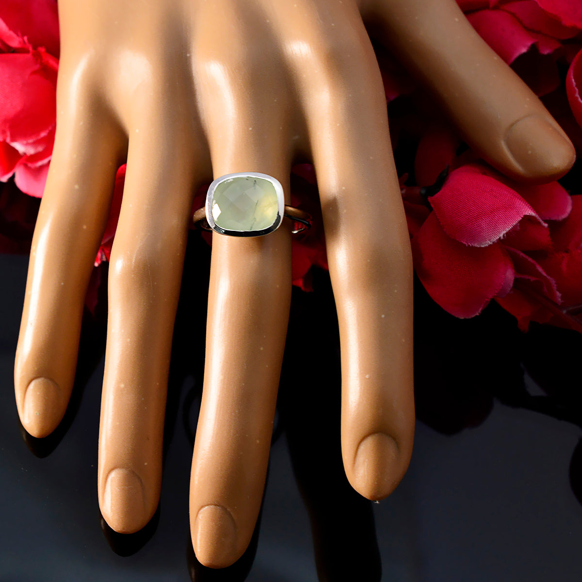 Pauline Luxurious Light Green Solitaire Ring