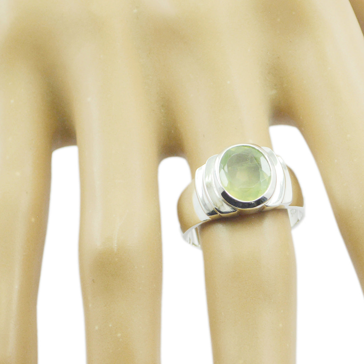 Dewi propsel Light Green Solitaire Ring