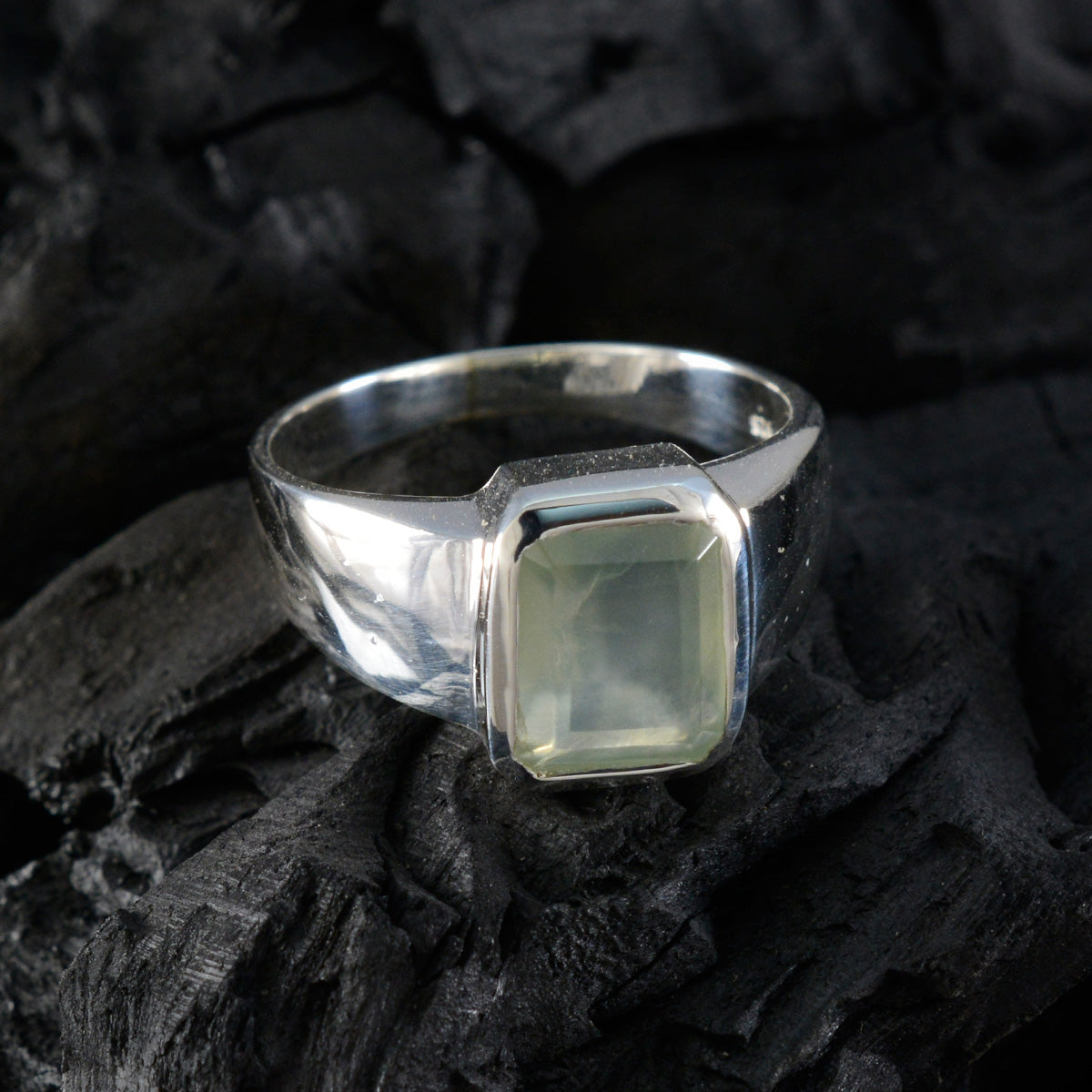 Eva Signet Light Green Solitaire Ring